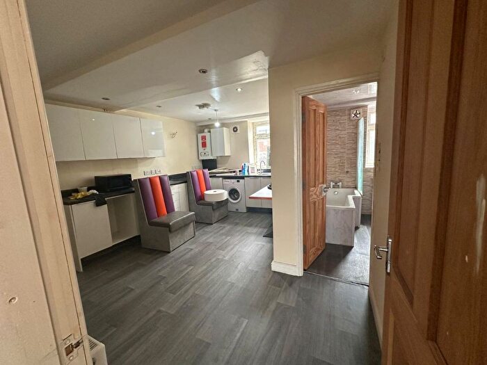 2 Bedroom Flat To Rent In Fleece Street, Rochdale, OL16