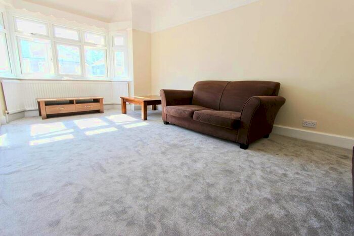 2 Bedroom Flat To Rent In Monkfrith Avenue, London, N14