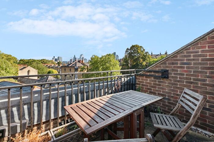 3 Bedroom Flat To Rent In Melville Place, Islington, N1
