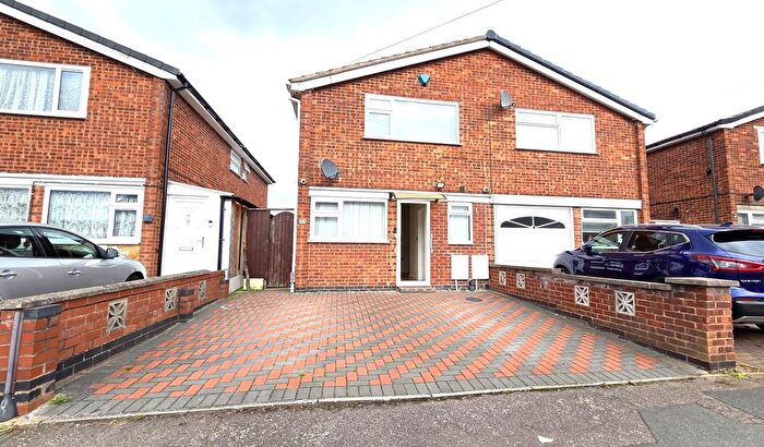 3 Bedroom Semi Detached House To Rent In Stancliff Road, Leicester, LE4