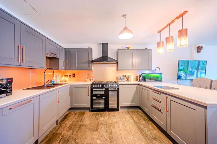 5 Bedroom Detached House For Sale In South Coast Road, Peacehaven, BN10