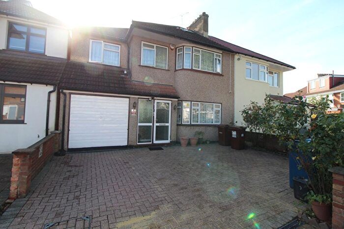 6 Bedroom Semi-detached House For Sale In D'arcy Drive, Harrow, HA3