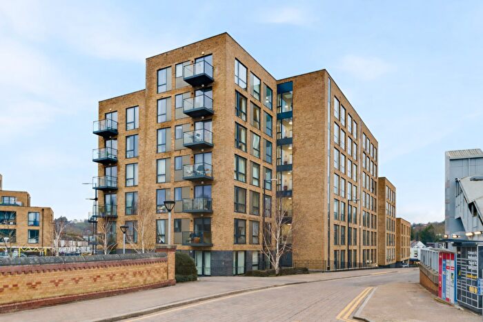 1 Bedroom Flat For Sale In Leaden Hill, Coulsdon, CR5