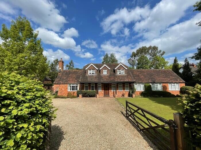 5 Bedroom Detached House For Sale In Shurlock Row, RG10