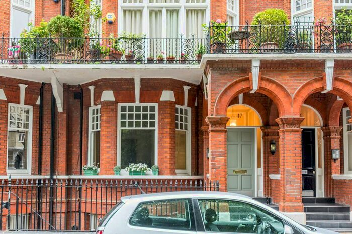 2 Bedroom Flat To Rent In Elm Park Gardens, Chelsea, London, SW10