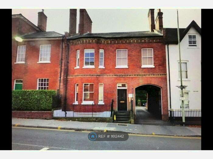 1 Bedroom Flat To Rent In Shute End, Wokingham, RG40