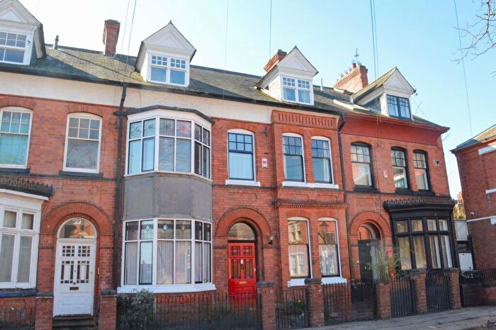 4 Bedroom Terraced House For Sale In Abington Road, Clarendon Park, Leicester, LE2