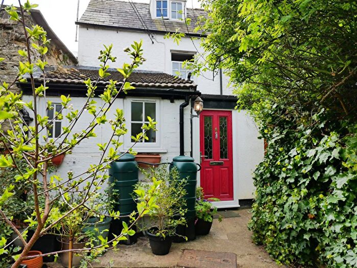 2 Bedroom Cottage For Sale In Kingsbury Street, Calne, SN11