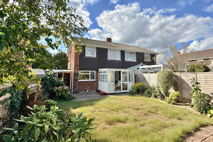 3 Bedroom Semi-Detached House For Sale In Gardner Road, Ringwood, BH24