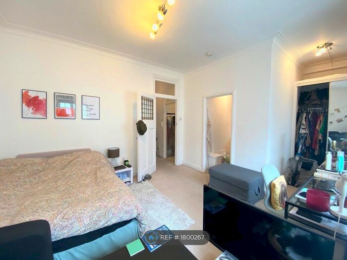Studio To Rent In Beaumont Court, London, W1G