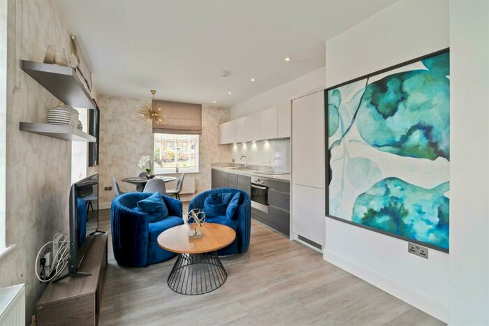 2 Bedroom Apartment To Rent In Princes Gate, Central Solihull, B91