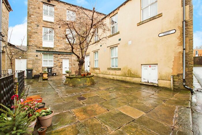 2 Bedroom Flat For Sale In Old Cawsey, Sowerby Bridge, HX6