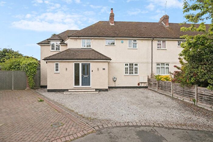 4 Bedroom Semi-Detached House For Sale In Broomfield Close, Welwyn, Hertfordshire, AL6