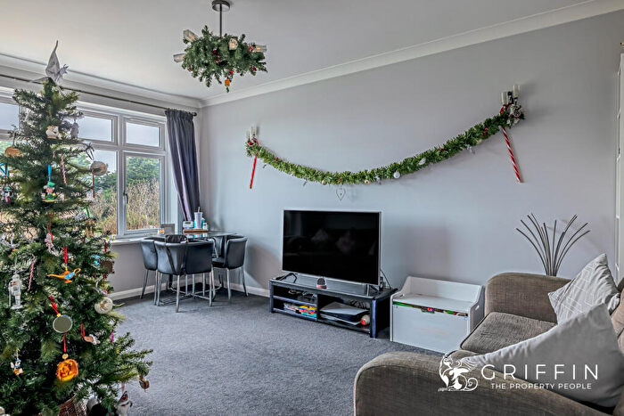 2 Bedroom Maisonette For Sale In West Road, South Ockendon, RM15