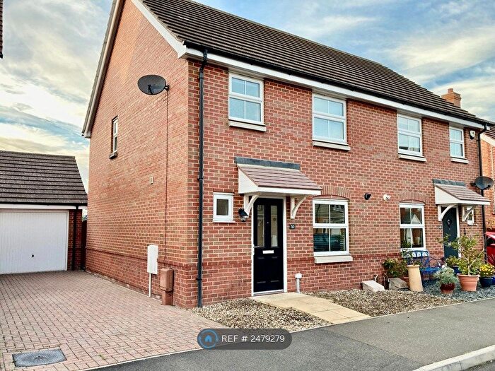 3 Bedroom Semi-Detached House To Rent In Woodpecker Way, Costessey, Norwich, NR8