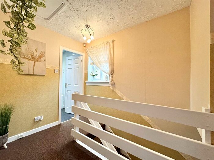 3 Bedroom Semi-Detached House For Sale In Waukglen Crescent, Glasgow, G53