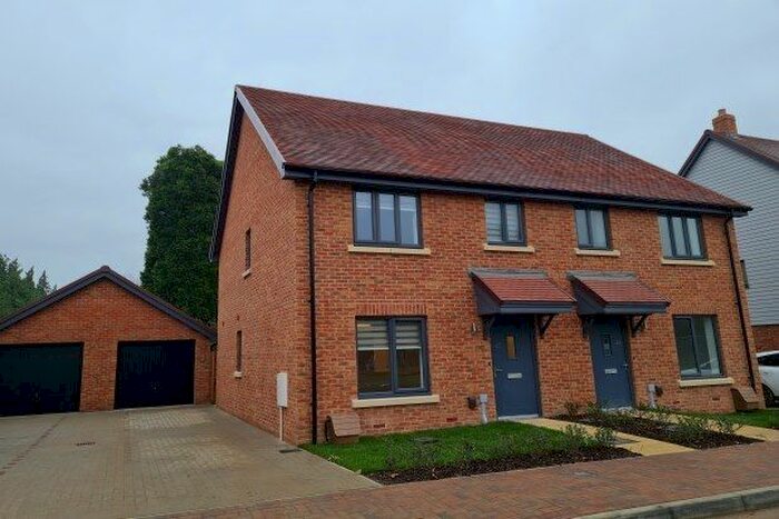 3 Bedroom Semi-Detached House To Rent In Bridle Way, Maidstone ME16