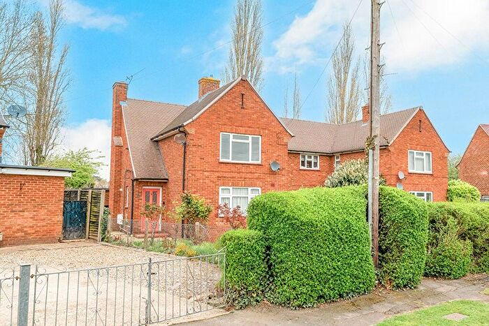 2 Bedroom Maisonette For Sale In Barnfield, Iver, SL0