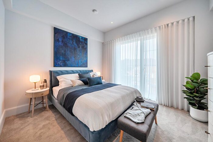1 Bedroom Retirement Property For Sale In Aylmer House, Portsmouth Road, Cobham, Surrey, KT11