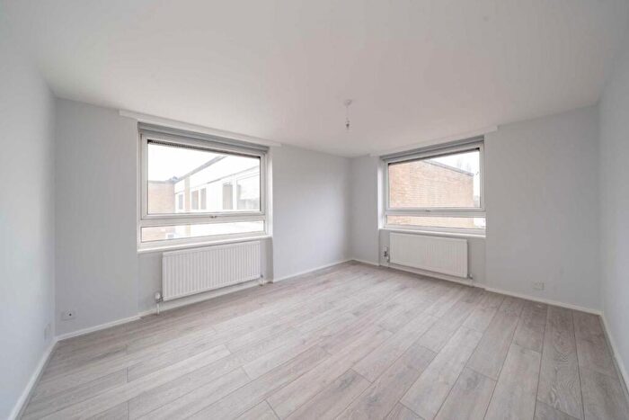1 Bedroom Flat To Rent In Jenner Place, Castlenau, SW13