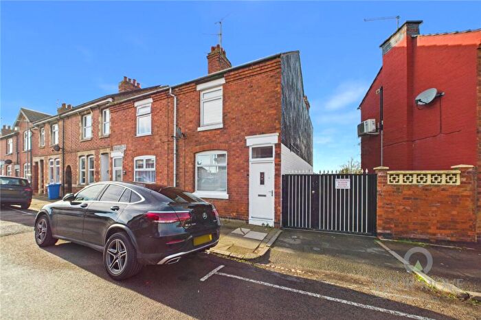 3 Bedroom End Of Terrace House For Sale In Clarence Road, Kettering, Northamptonshire, NN16