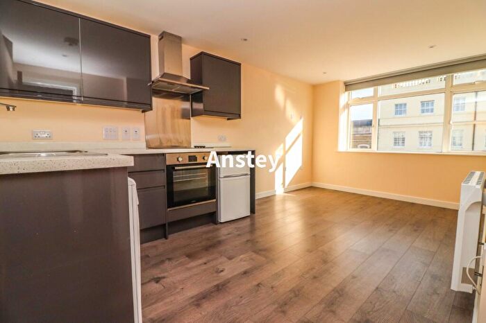 1 Bedroom Flat To Rent In High Street, Southampton, Hampshire, SO14
