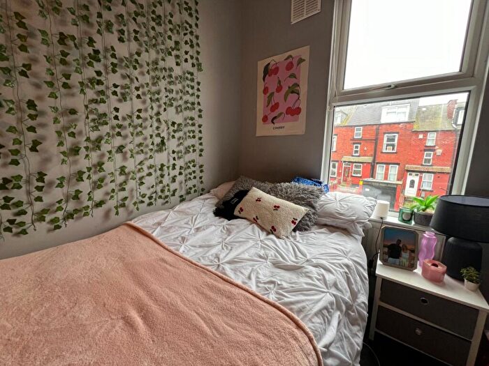 1 Bedroom Detached House To Rent In Brudenell Road, Hyde Park, Leeds, West Yorkshire, LS6