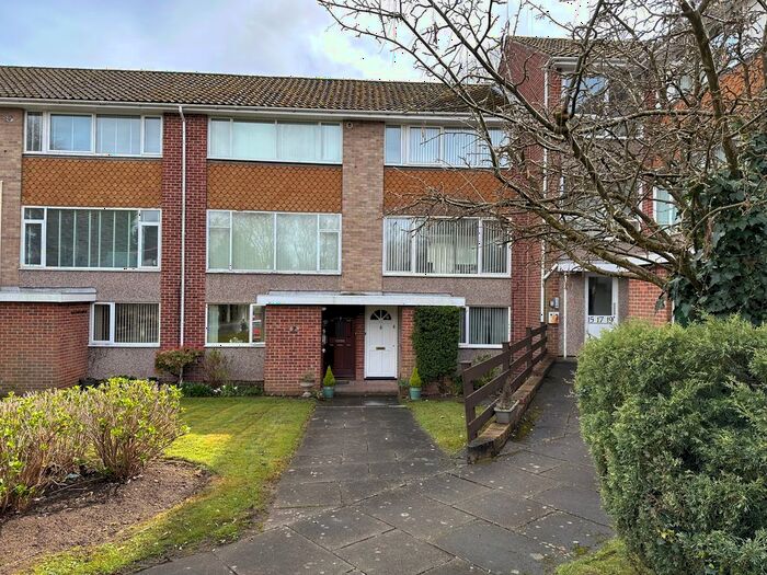 2 Bedroom Flat To Rent In Little Sutton Lane, Four Oaks, Sutton Coldfield, B75