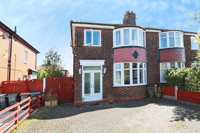 3 Bedroom Semi-Detached House For Sale In Manor Drive, Northwich, CW9
