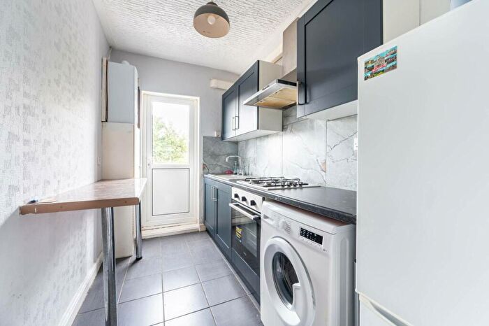 2 Bedroom Flat For Sale In Maybank Avenue, North Wembley, Wembley, HA0