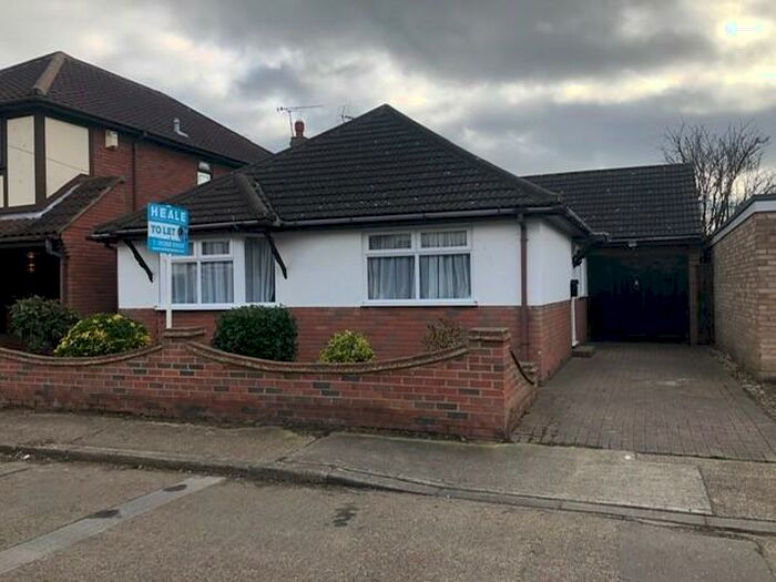 3 Bedroom Detached Bungalow To Rent In Southwick Gardens, Canvey Island, Essex, SS8