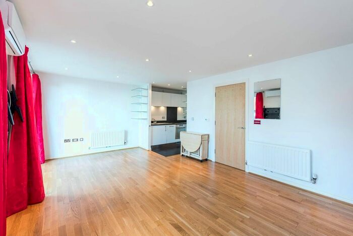 Studio To Rent In Battersea Park Road, Battersea, London, SW8