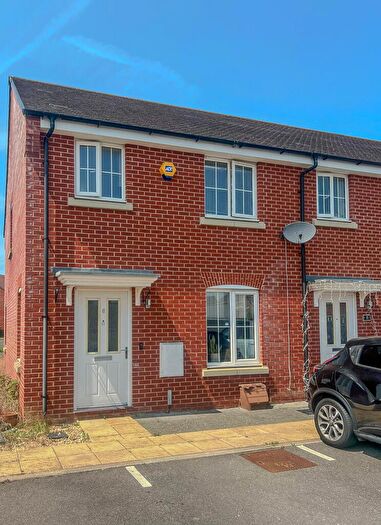 3 Bedroom End Of Terrace House To Rent In Ox Ground, Aylesbury, HP18