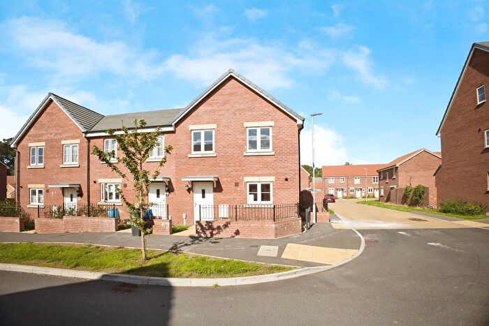 3 Bedroom End Of Terrace House For Sale In Kingfisher Drive, Houndstone, Yeovil, BA22