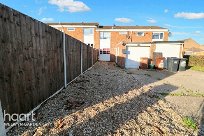 3 Bedroom Terraced House For Sale In St Audreys Close, Hatfield, AL10