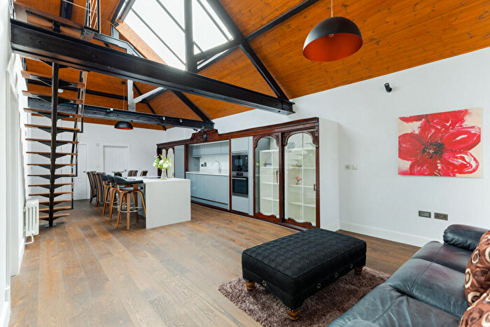 2 Bedroom Flat For Sale In Bell Street, Reigate, RH2