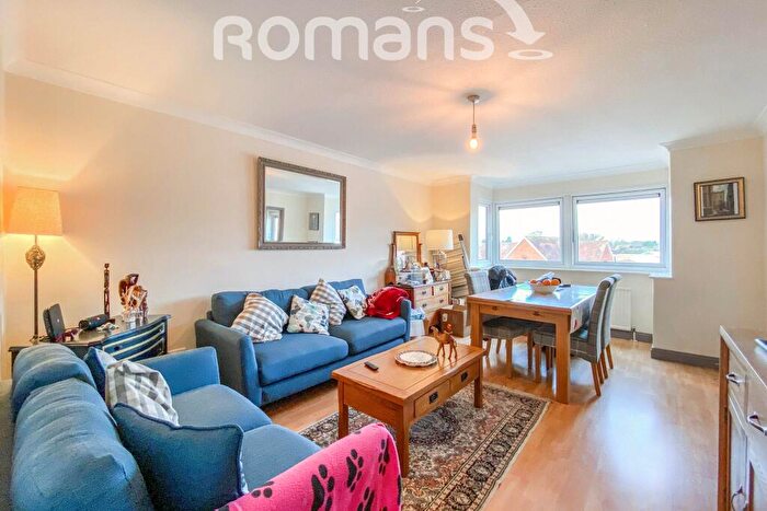 2 Bedroom Flat To Rent In Denly Way, Lightwater, GU18