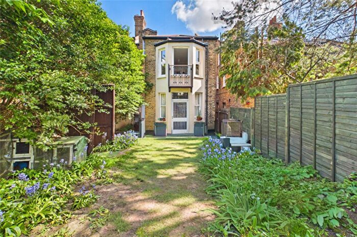 1 Bedroom Apartment For Sale In Deerbrook Road, London, SE24