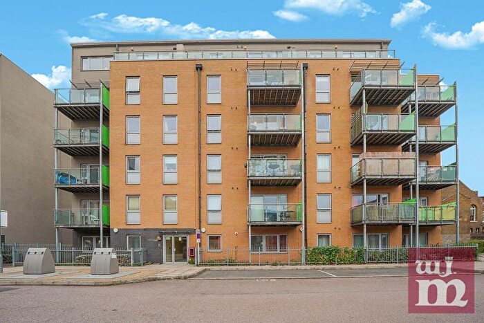 2 Bedroom Flat To Rent In Ducaine Apartments, Bow, E3