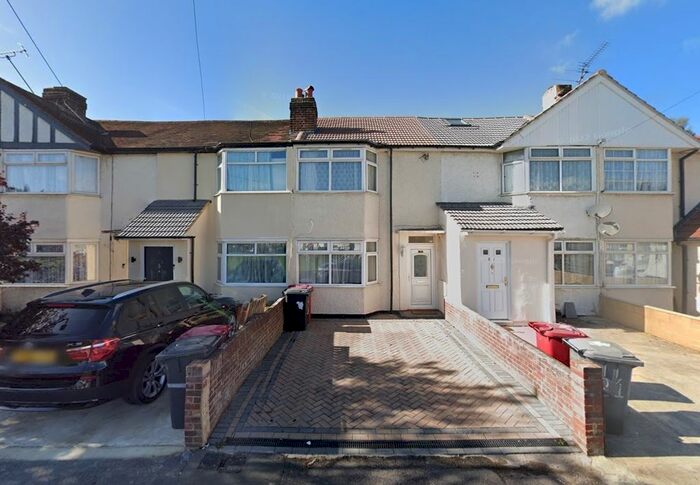 3 Bedroom Terraced House To Rent In Salt Hill Way, Slough, SL1