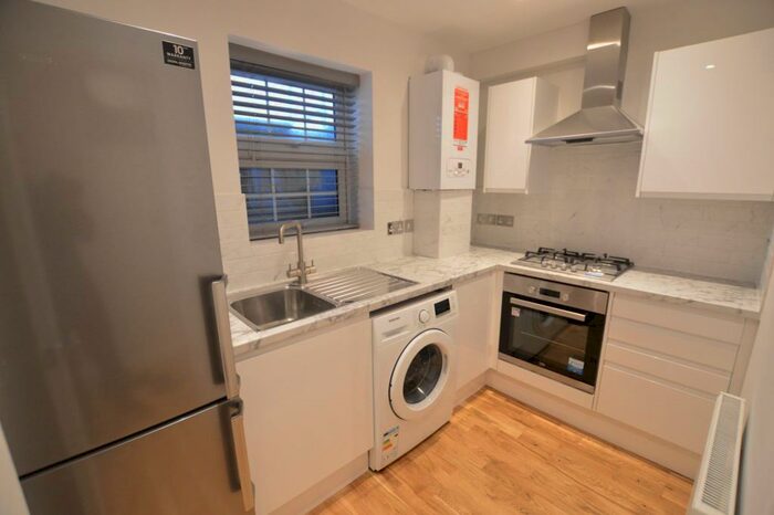 Flat To Rent In High Road, Chadwell Heath, RM6