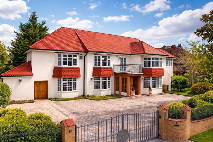 8 Bedroom Detached House For Sale In Weymouth Avenue, London, NW7