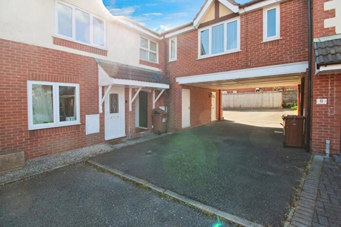 2 Bedroom Flat To Rent In Lanark Close, St. Helens, WA10
