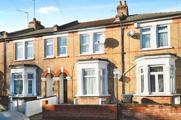 1 Bedroom Flat For Sale In Russell Road, Bounds Green, London, N13