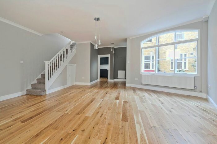 2 Bedroom Terraced House To Rent In West Mews, London, SW1V