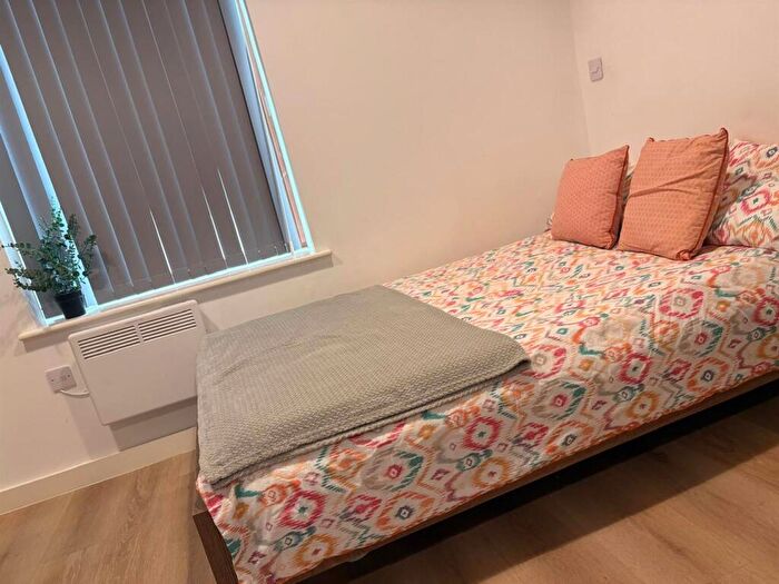 1 Bedroom Private Hall To Rent In Silk Mill, LA2