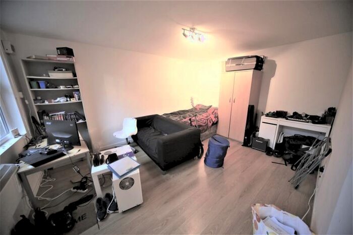 1 Bedroom Flat To Rent In Providence Avenue, Woodhouse, Leeds, LS6