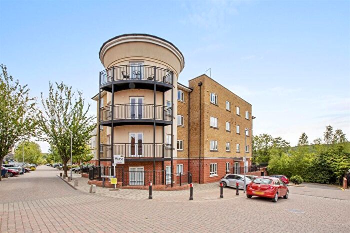 1 Bedroom Flat For Sale In Walk Of Station, High Wycombe, HP13
