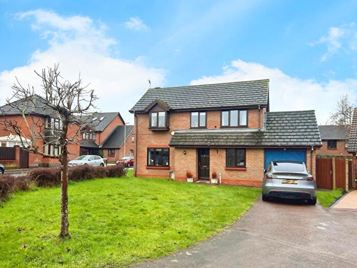 3 Bedroom Detached House To Rent In St. Marys Avenue, Bramley, RG26