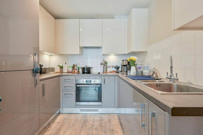 2 Bedroom Flat To Rent In Hoopers Mews, Acton, London, W3